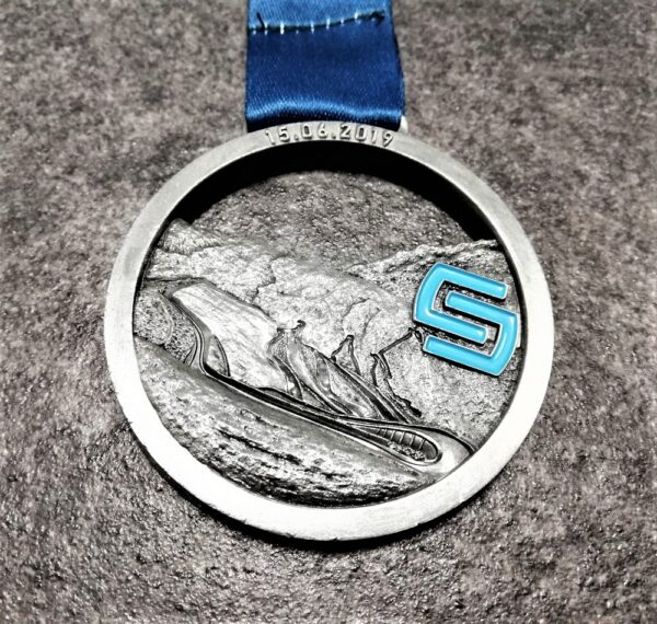 stelvio marathon 2019 customised medal perforated metal 3D relief with antique silver finish enamels with sublimation customised ribbon