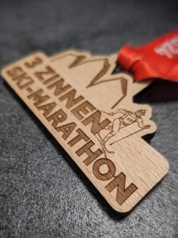 custom 3 zinnen - 3 peaks ski marathon medal made of laser cut and engraved natural wood with personalized sublimation ribbon side view