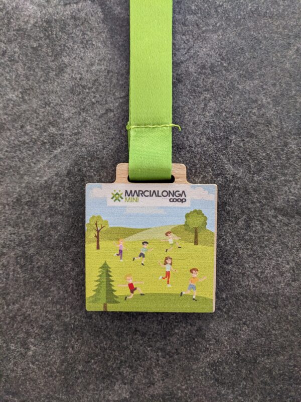 custom marcialonga running medal in natural fsc wood with uv printing with personalized sublimation ribbon